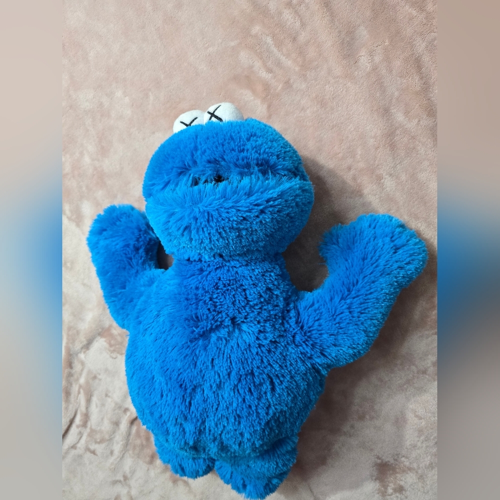 Kaws + Uniqlo Sesame Street Cookie MONSTER - Picture 2 of 5